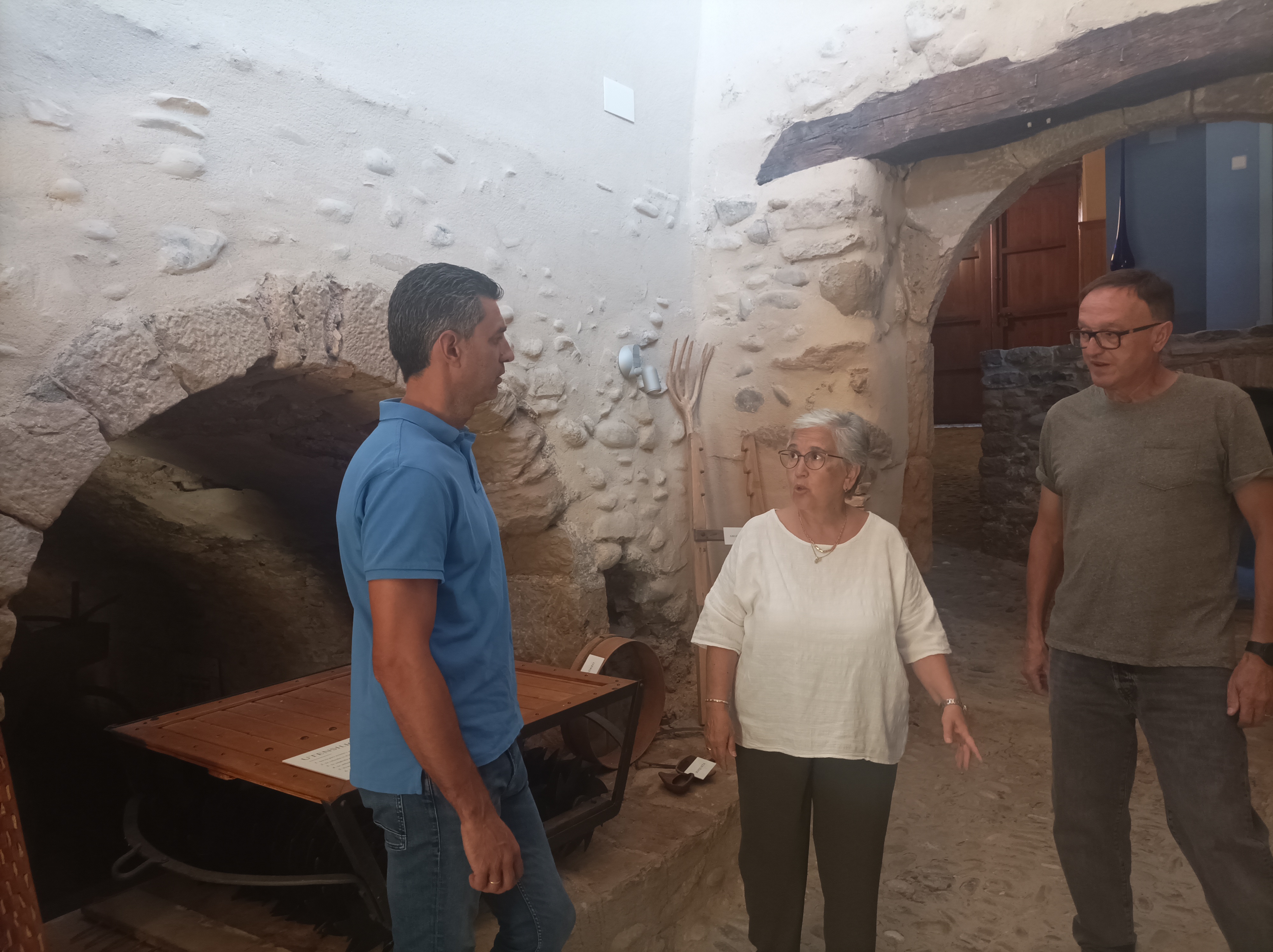 El presidente con la alcaldesa de El Grado. 