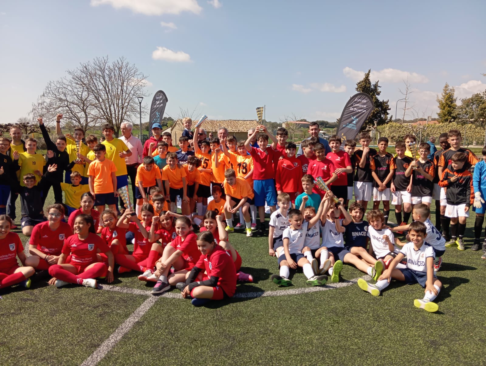 Adahuesca acogió la jornada final de la IX Liga Comarcal de Fútbol Sala del Somontano