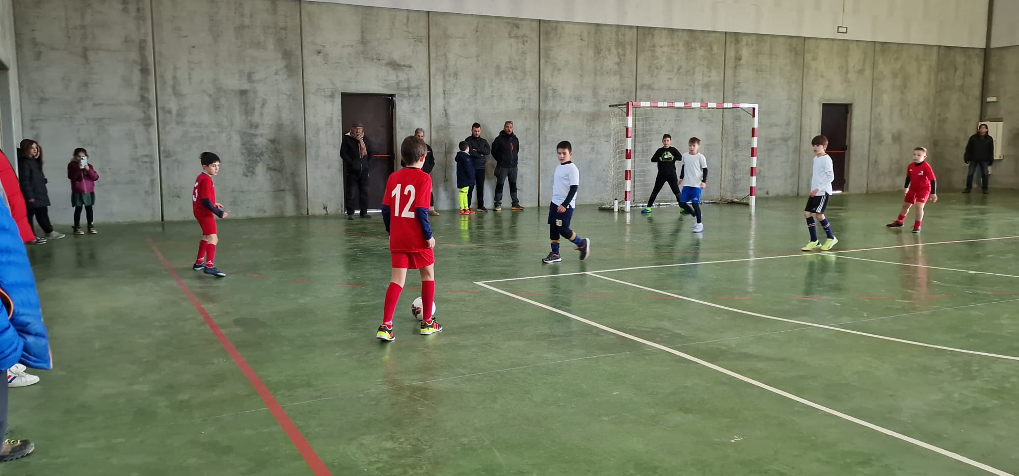     Barbastro toma el testigo de Laluenga en la Liga Comarcal escolar de Fútbol Sala  