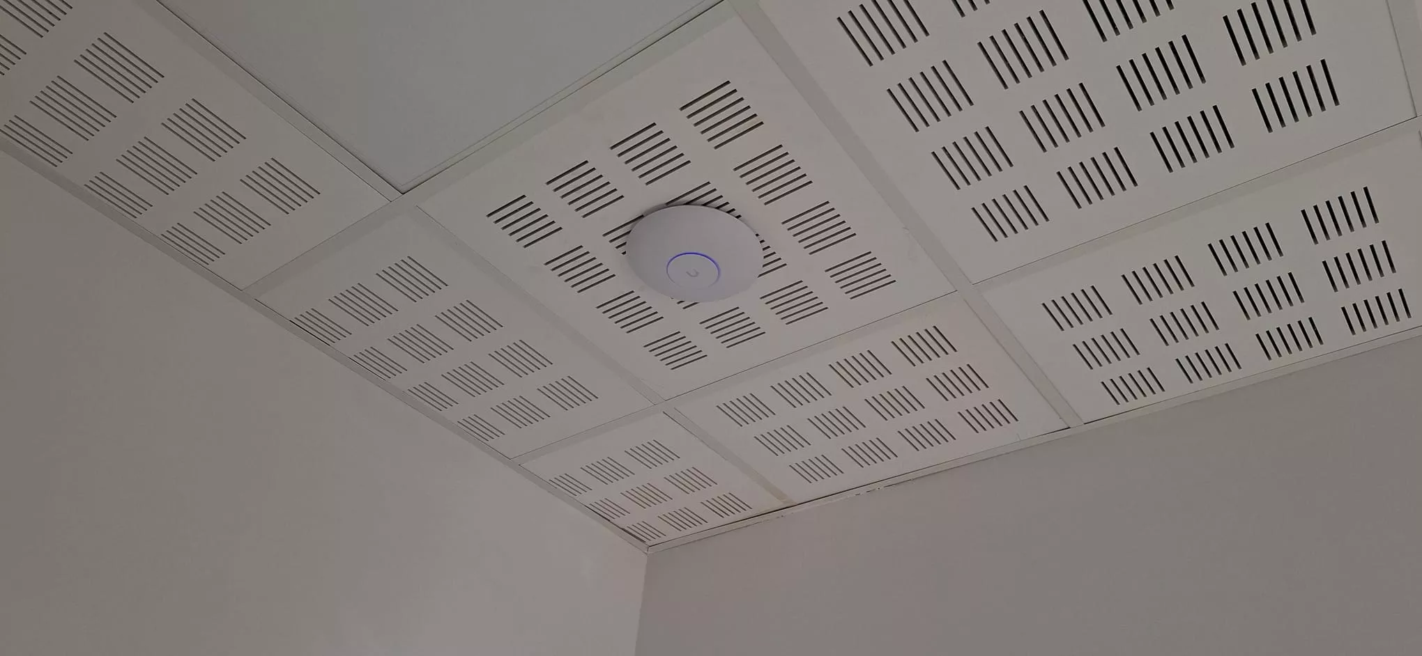 La Comarca colabora en el despliegue de Wi-Fi 7 en el Colegio de Peralta de Alcofea