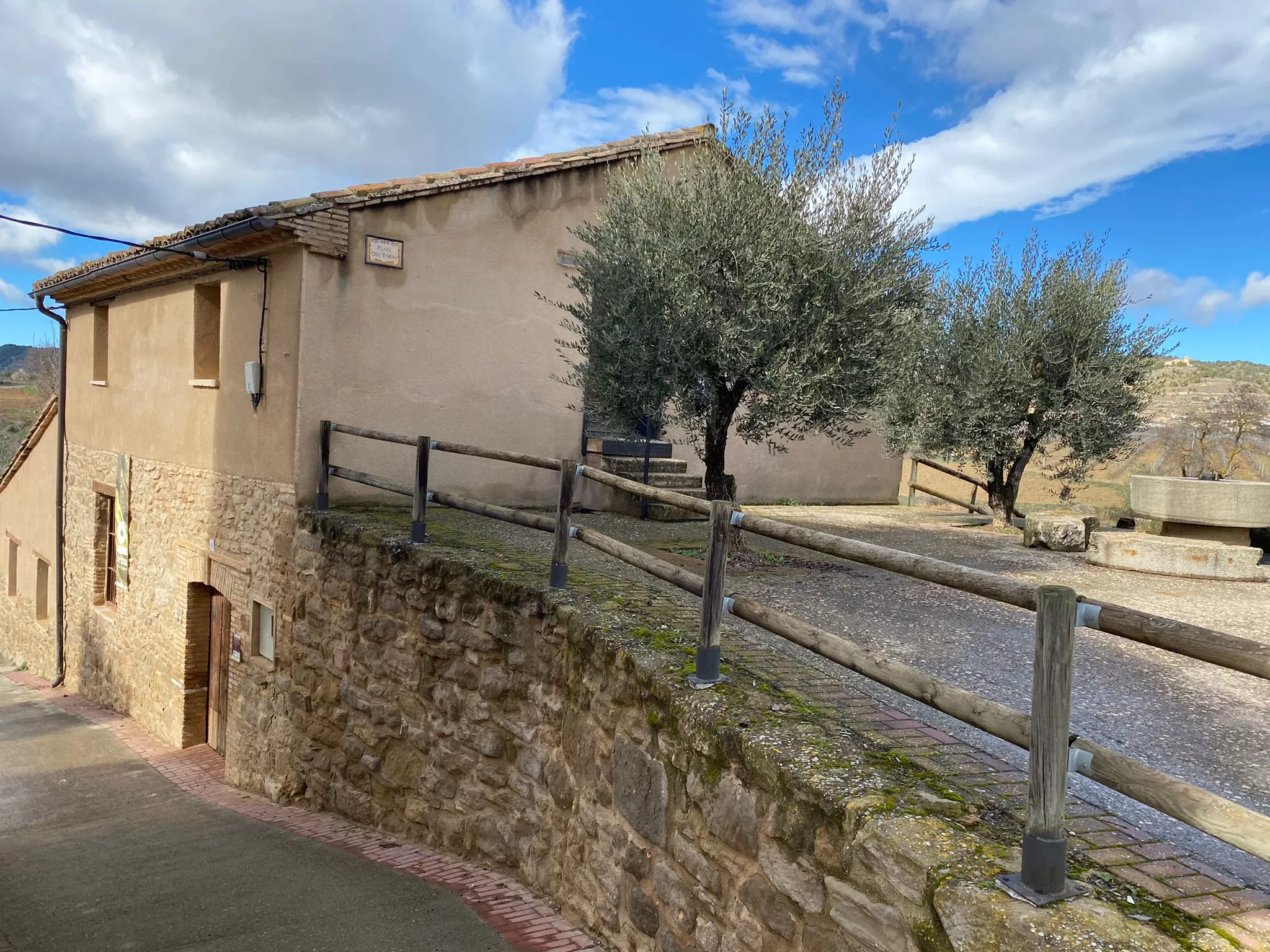 El Ayuntamiento de Salas Bajas crea una vivienda para nuevos pobladores y reforma el local multiusos 