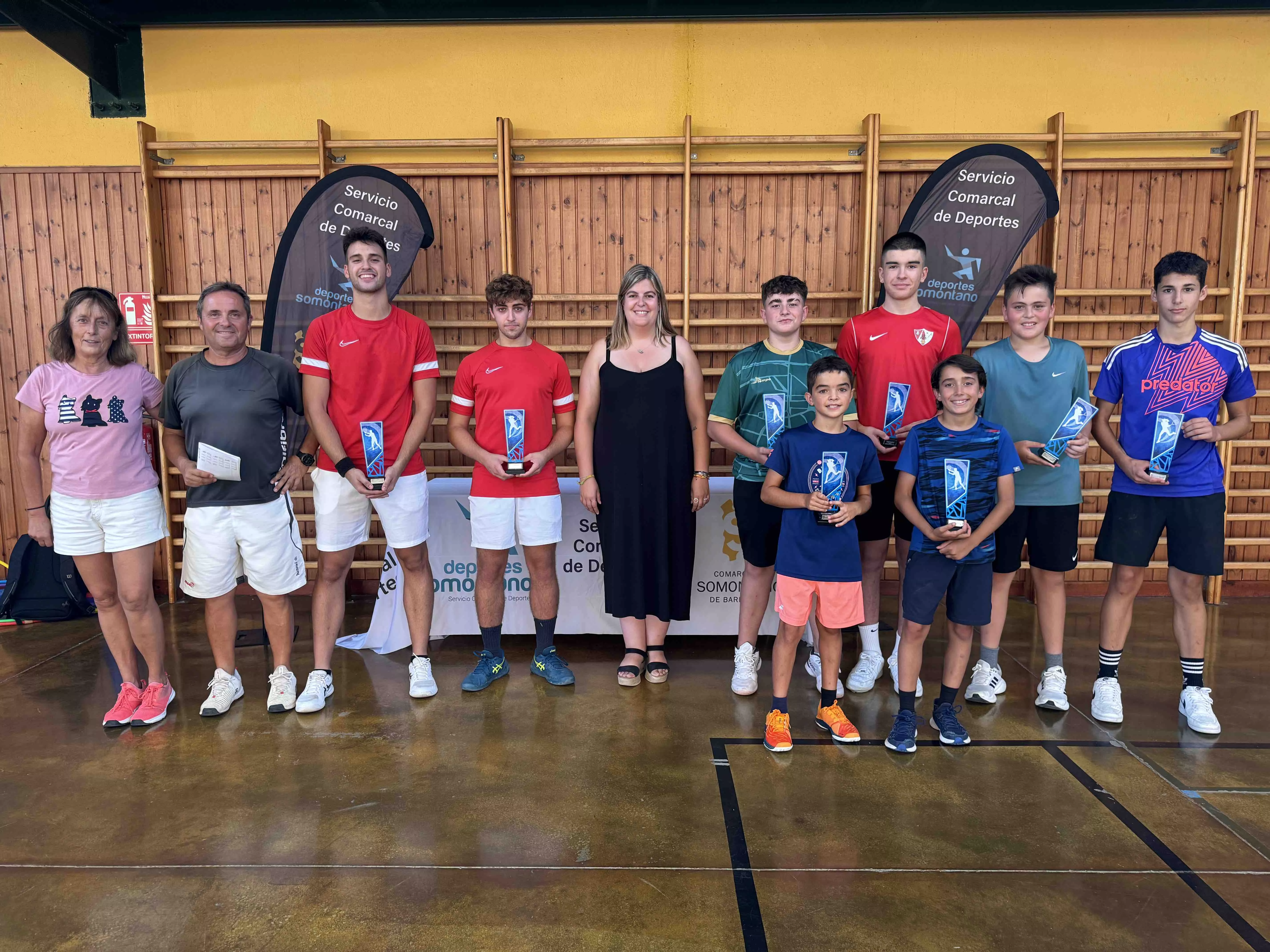 Una treintena de jóvenes del Somontano participan en el Torneo Comarcal de Tenis dobles de Estadilla